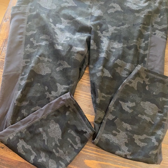 Fabletics powerhold XL gently used - Picture 2 of 5